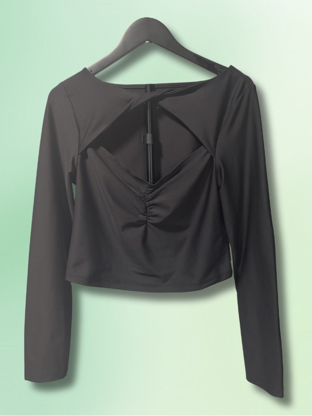 Old Navy PowerSoft Cut-Out Long Sleeve Crop Top | Black Twist Front | Sz L
